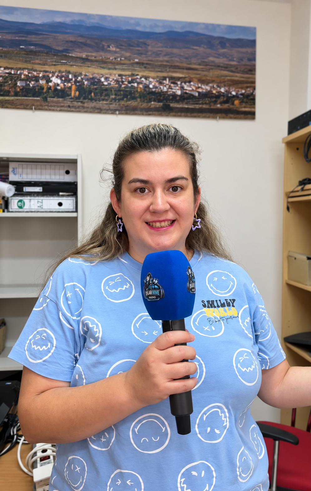 Participante con micrófono de Radio Dílar Vive